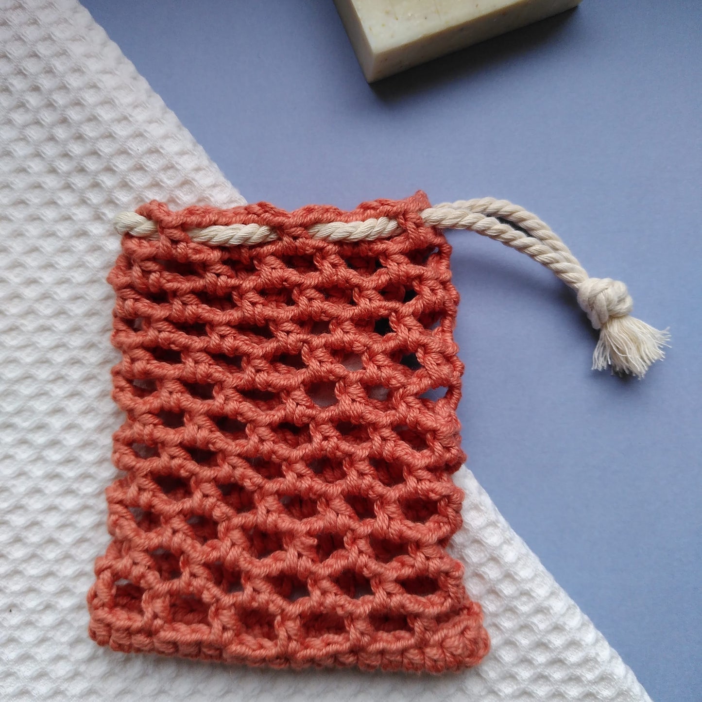 filet sauve-savon solide crochet coton France artisanal terracotta