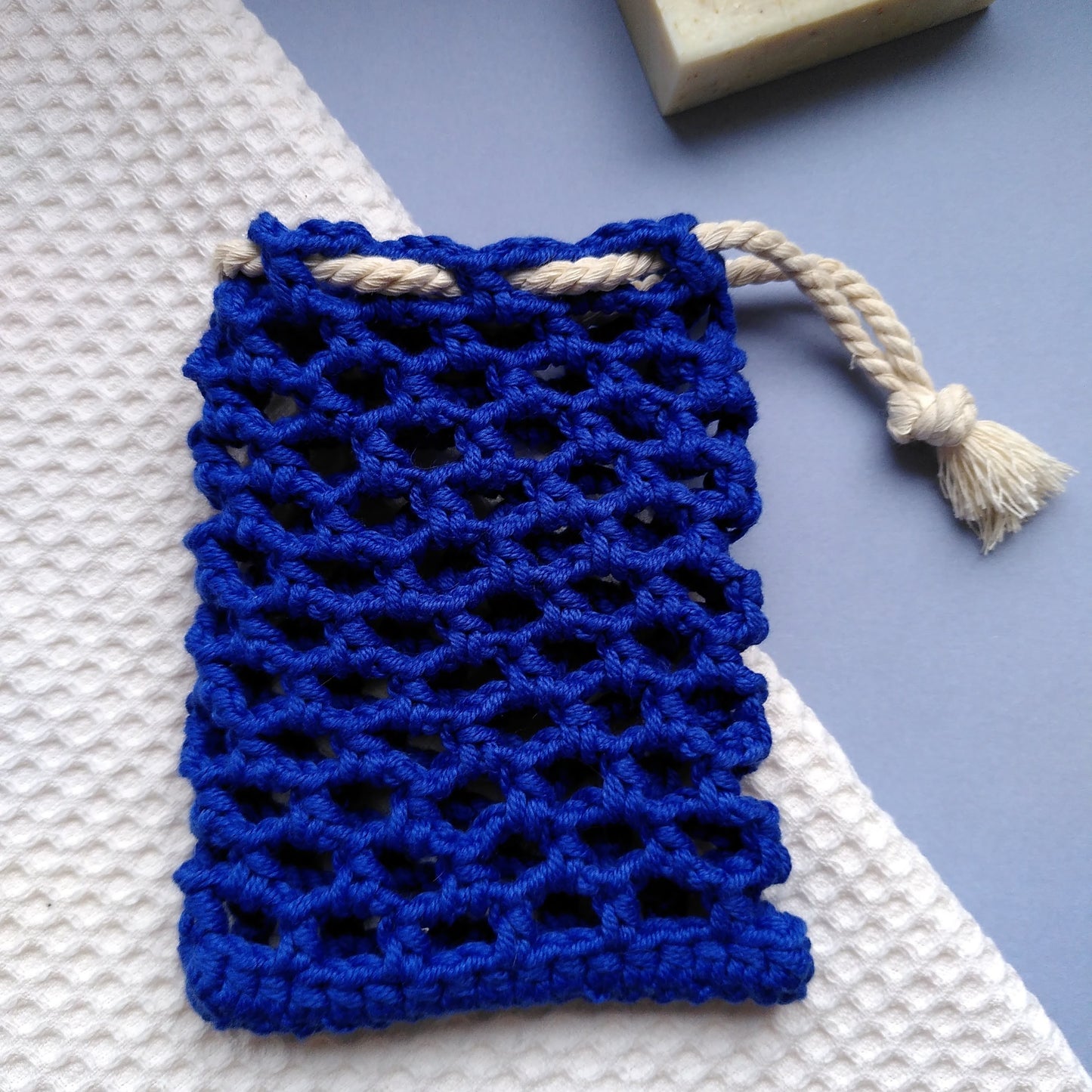 filet sauve-savon solide crochet coton France artisanal bleu royal
