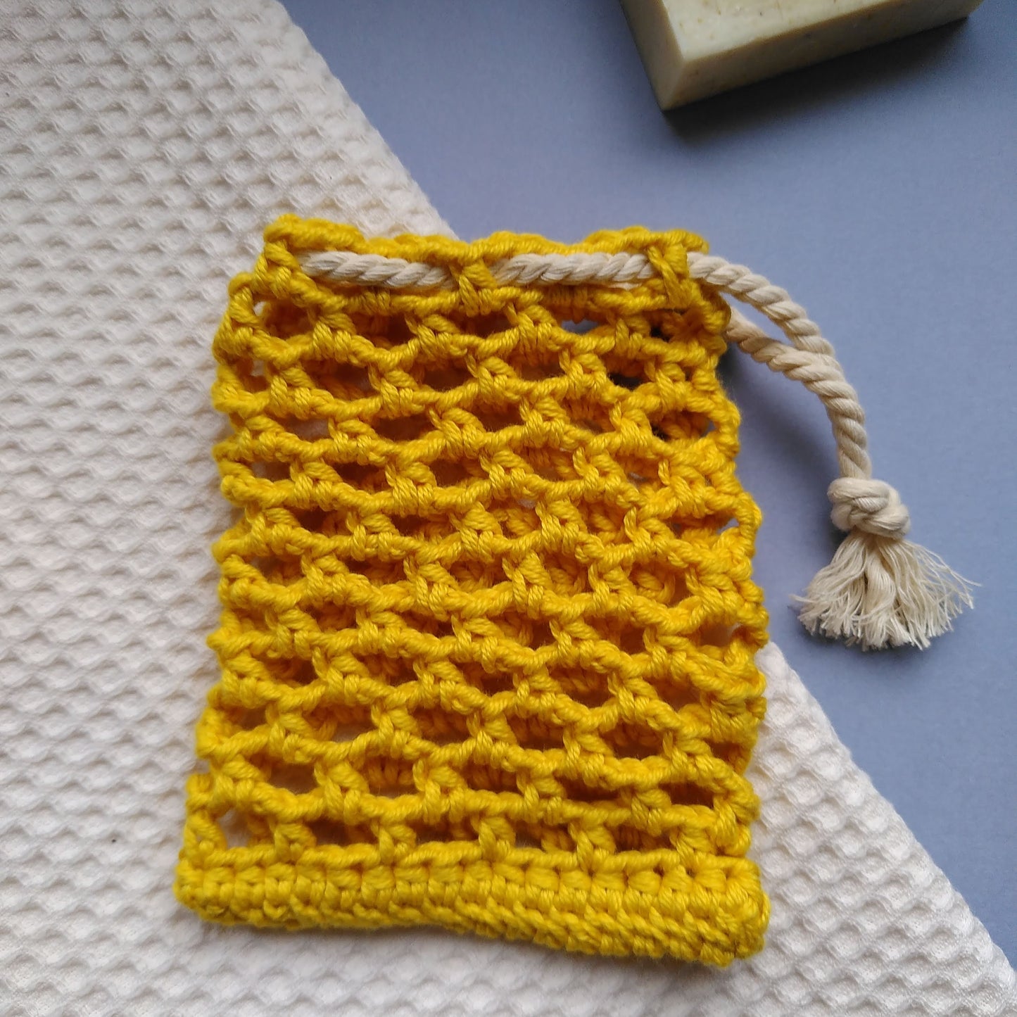filet sauve-savon solide jaune soleil crochet coton France artisanal
