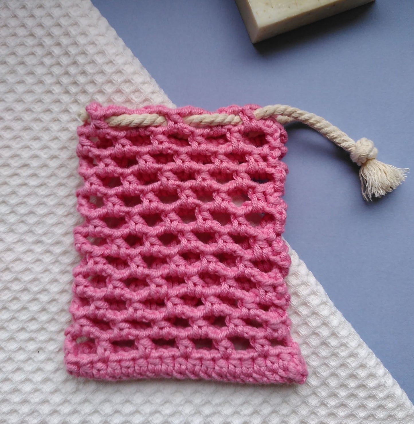 filet sauve-savon solide crochet coton France artisanal rose